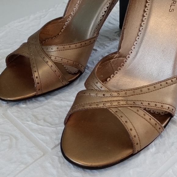 BCBG girls Max Azria high heels gold color - Picture 7 of 11